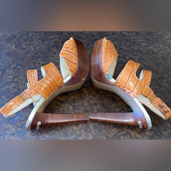 Michael Kors Snakeskin Platform Heels with Side Buckles  - size 7 - Picture 10 of 14